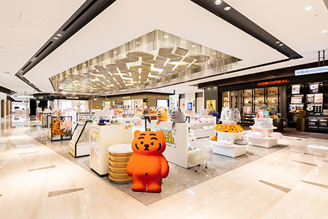 ロッテ免税店 銀座 内装